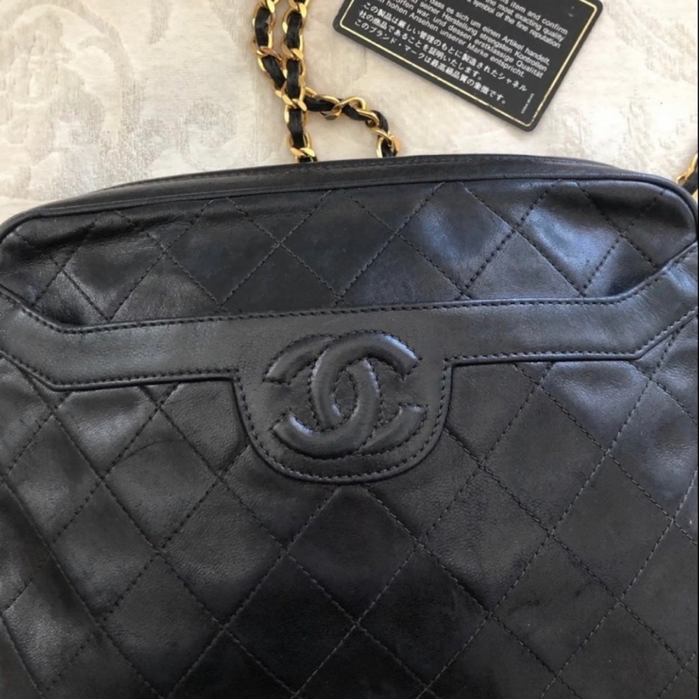 💯% Lambskin Chanel Vintage Camera Bag